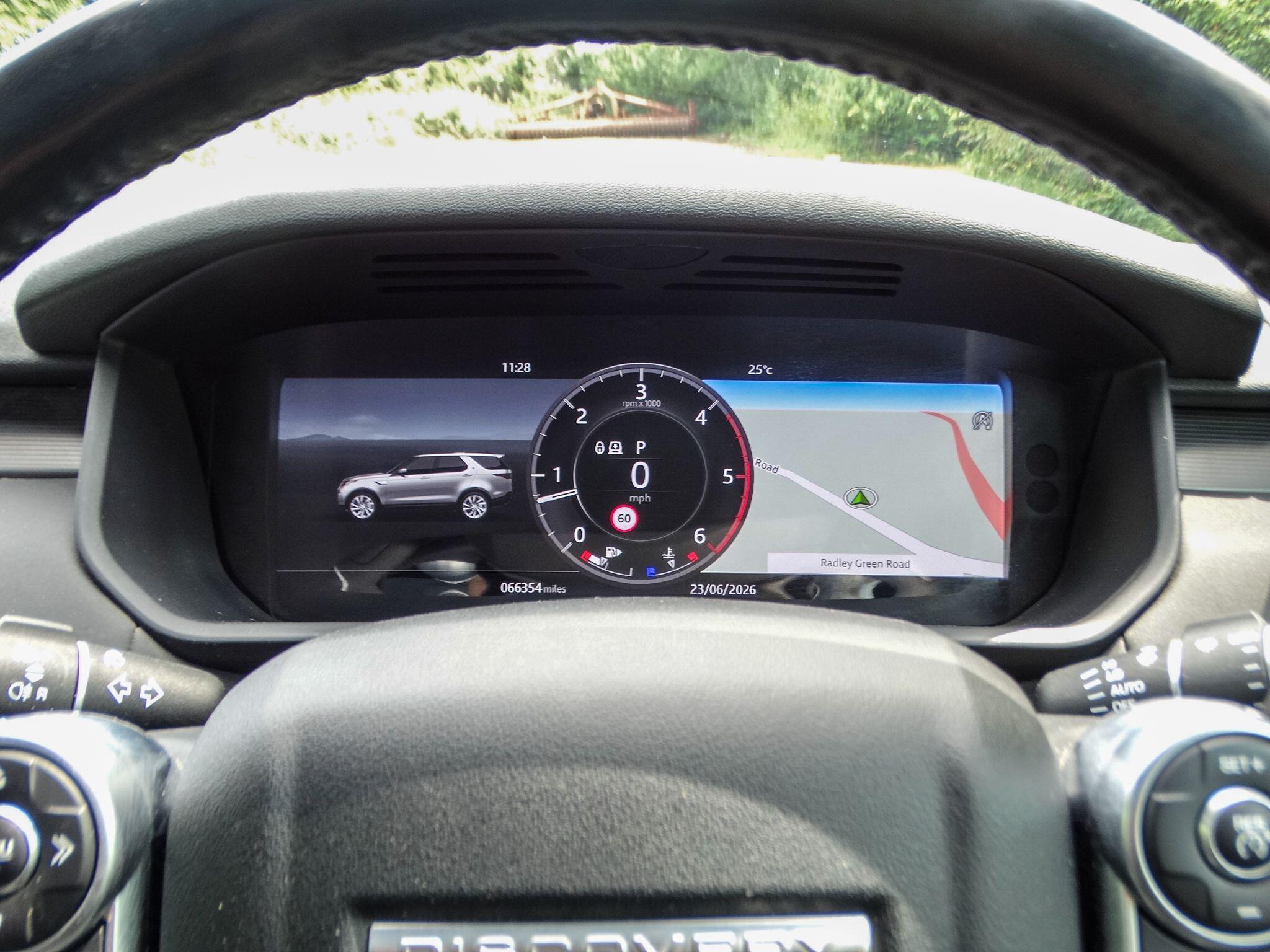 Land Rover Discovery 3.0 TD V6 HSE SUV 5dr Diesel Auto 4WD Euro 6 (s/s) (258 ps) — photo 33