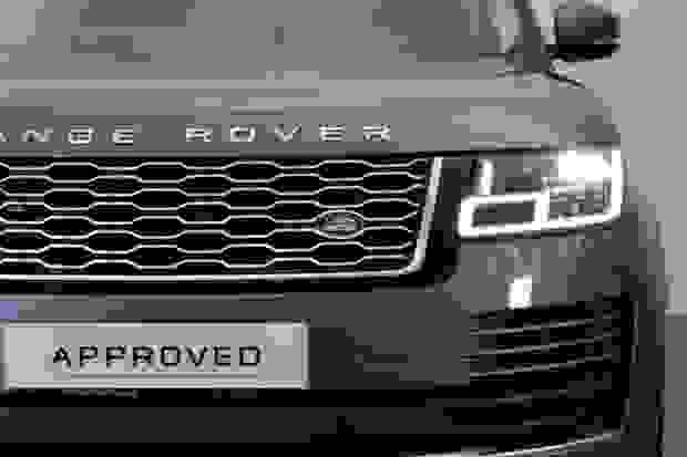 Land Rover RANGE ROVER Photo at-ae7679ef67c1494ebea1636cbbe24982.jpg