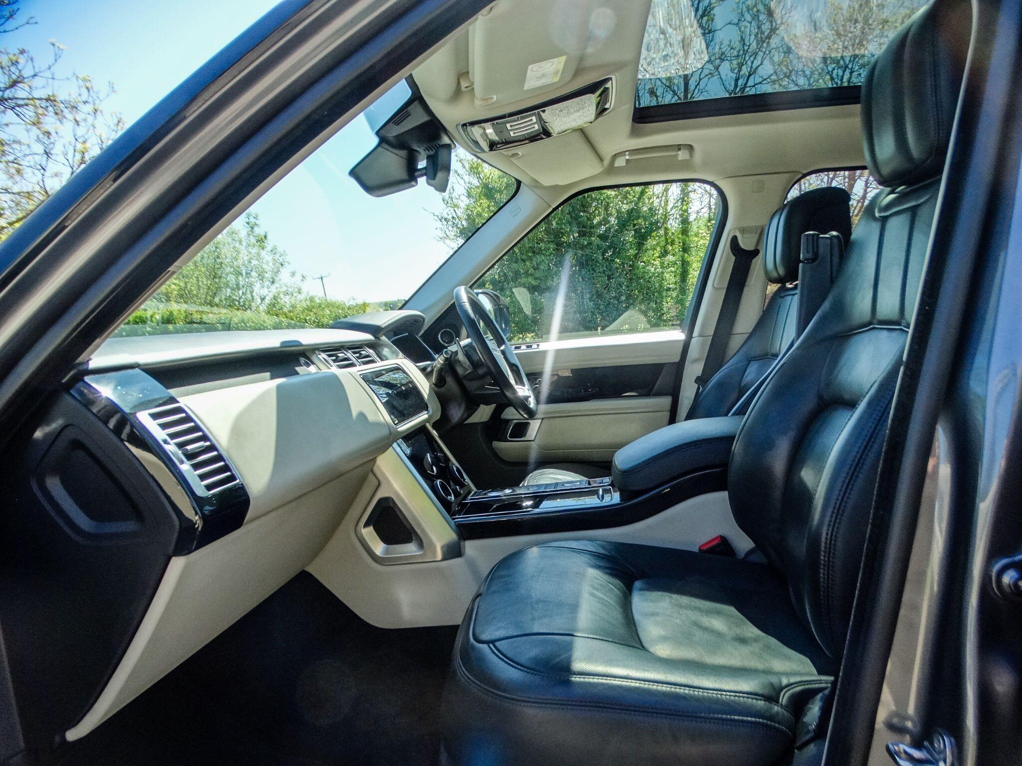 Land Rover Range Rover 3.0 SD V6 Vogue SE SUV 5dr Diesel Auto 4WD Euro 6 (s/s) (275 ps) — photo 3