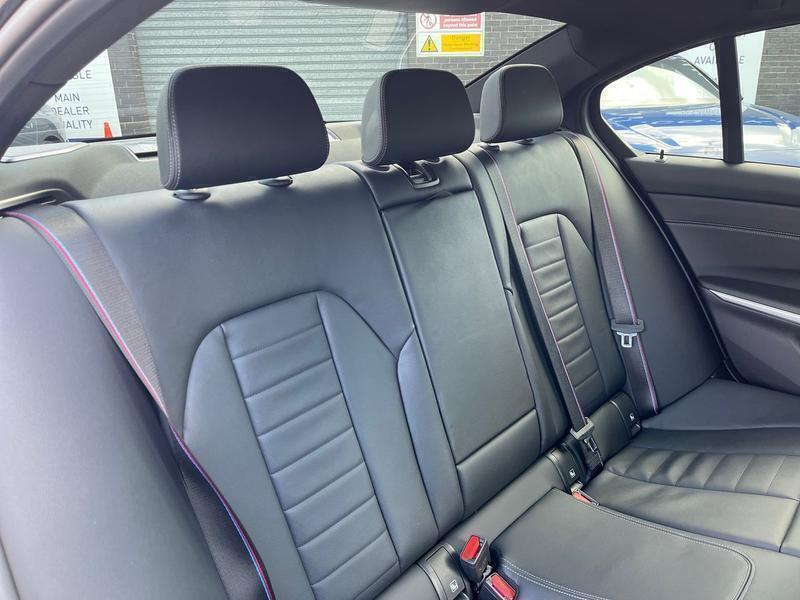 BMW 3 Series Photo 33