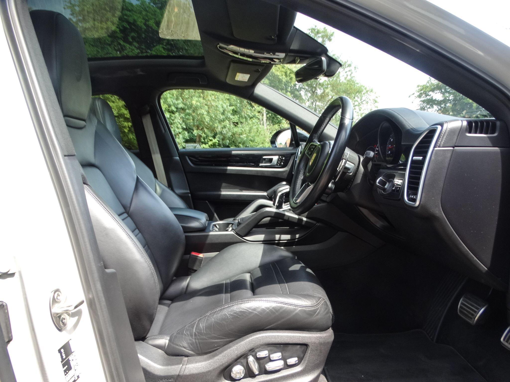 Porsche Cayenne 2.9T V6 S TiptronicS 4WD Euro 6 (s/s) 5dr — photo 21