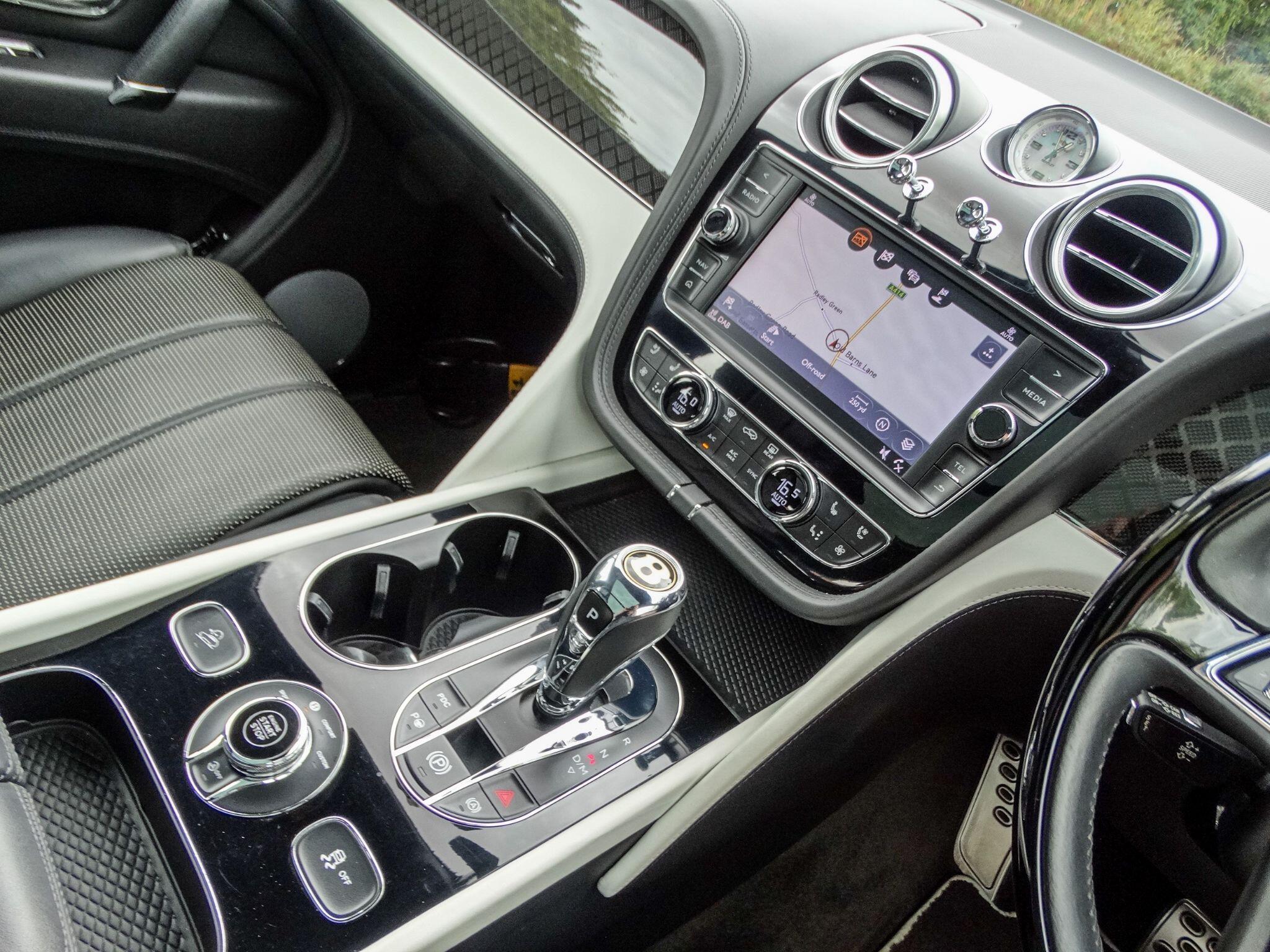 Bentley Bentayga 4.0 V8 Auto 4WD Euro 6 (s/s) 5dr — photo 6