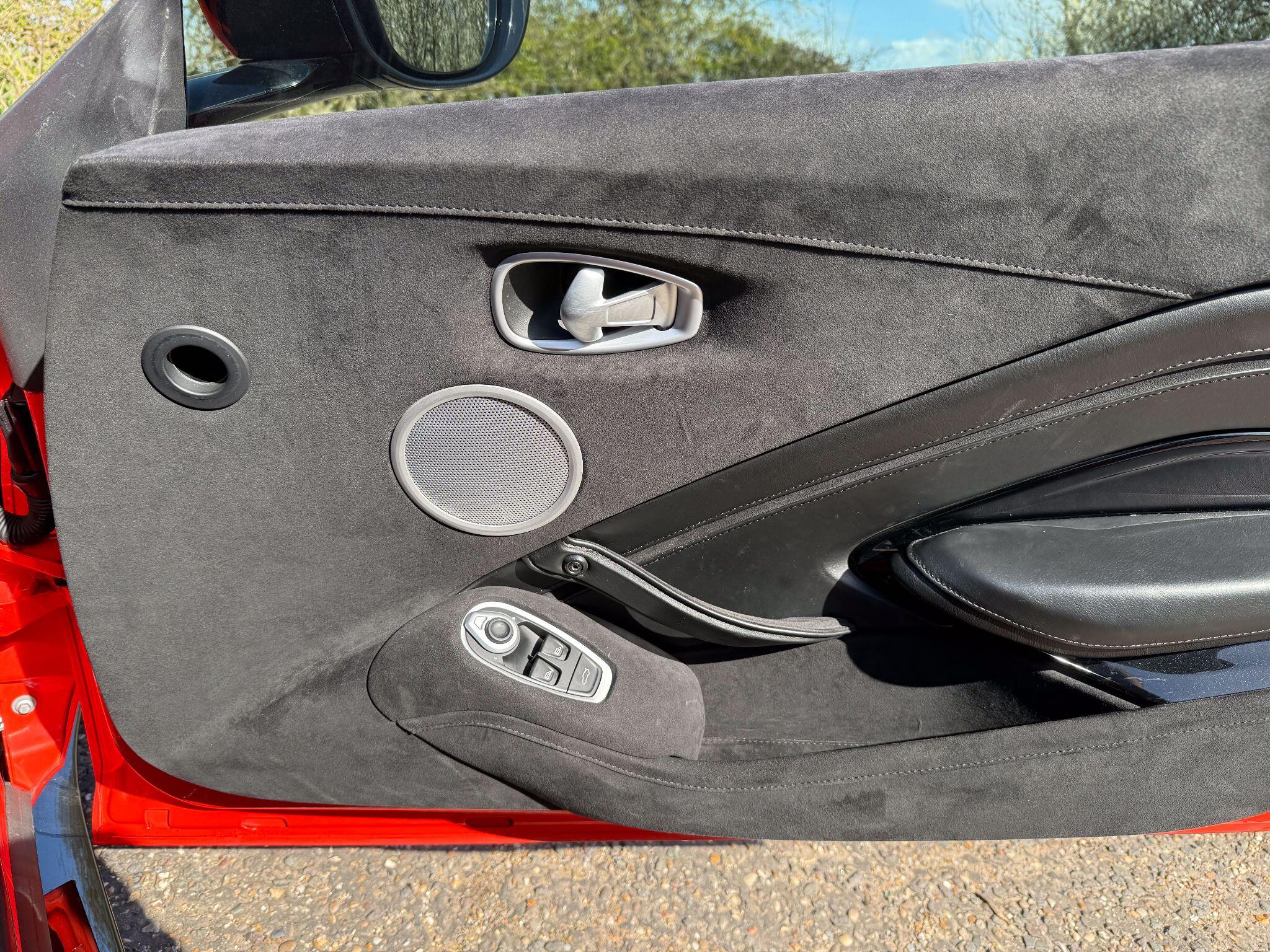 Aston Martin Vantage 4.0 V8 Auto Euro 6 2dr — photo 8