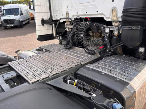 Mercedes-Benz Actros L Photo at-b00fbde48f5b4fde9a5f773f428d901f.jpg