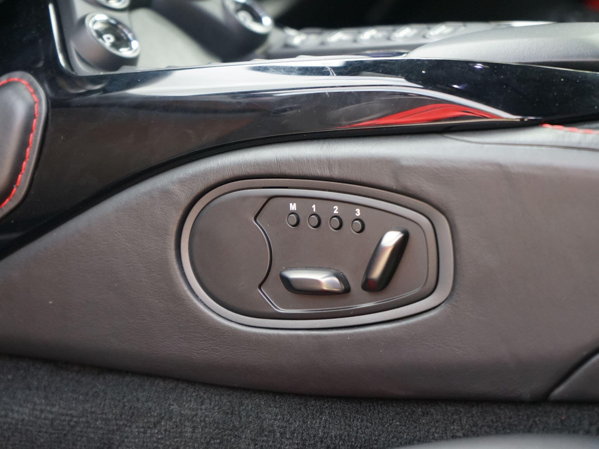 Aston Martin Vantage 4.0 V8 Auto Euro 6 2dr — photo 16