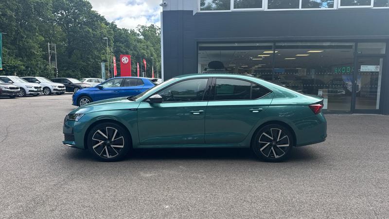 Skoda Octavia Photo at-b043fc714ef942e4a5f9048620c94357.jpg