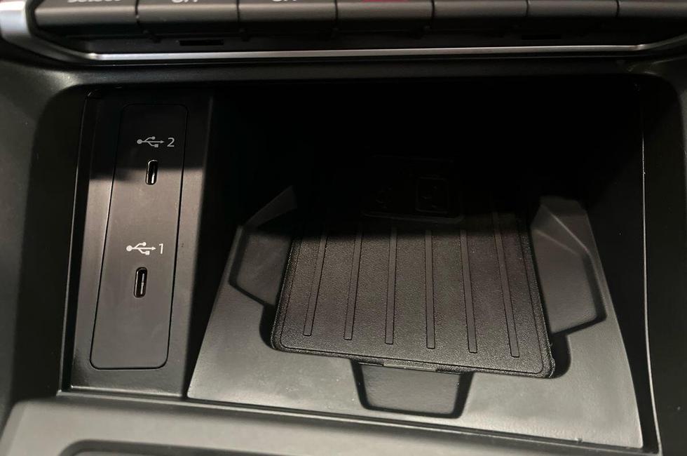 Audi Q3 Photo at-b062657a17434bdabb18c448bd4f1d9c.jpg