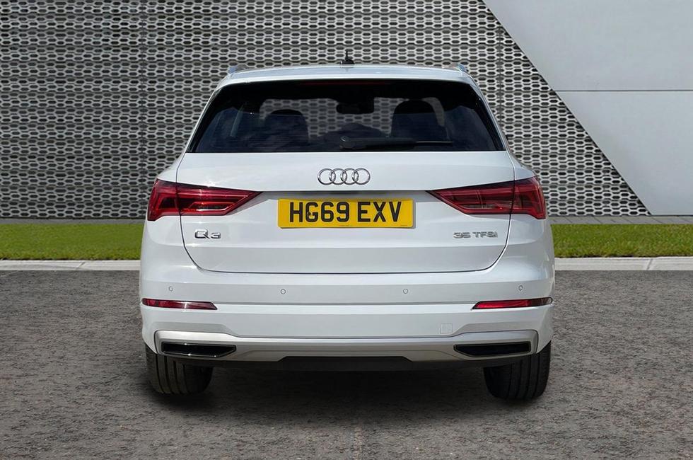 Audi Q3 Photo at-b09515bc9d2643ab869fafead7296fb4.jpg