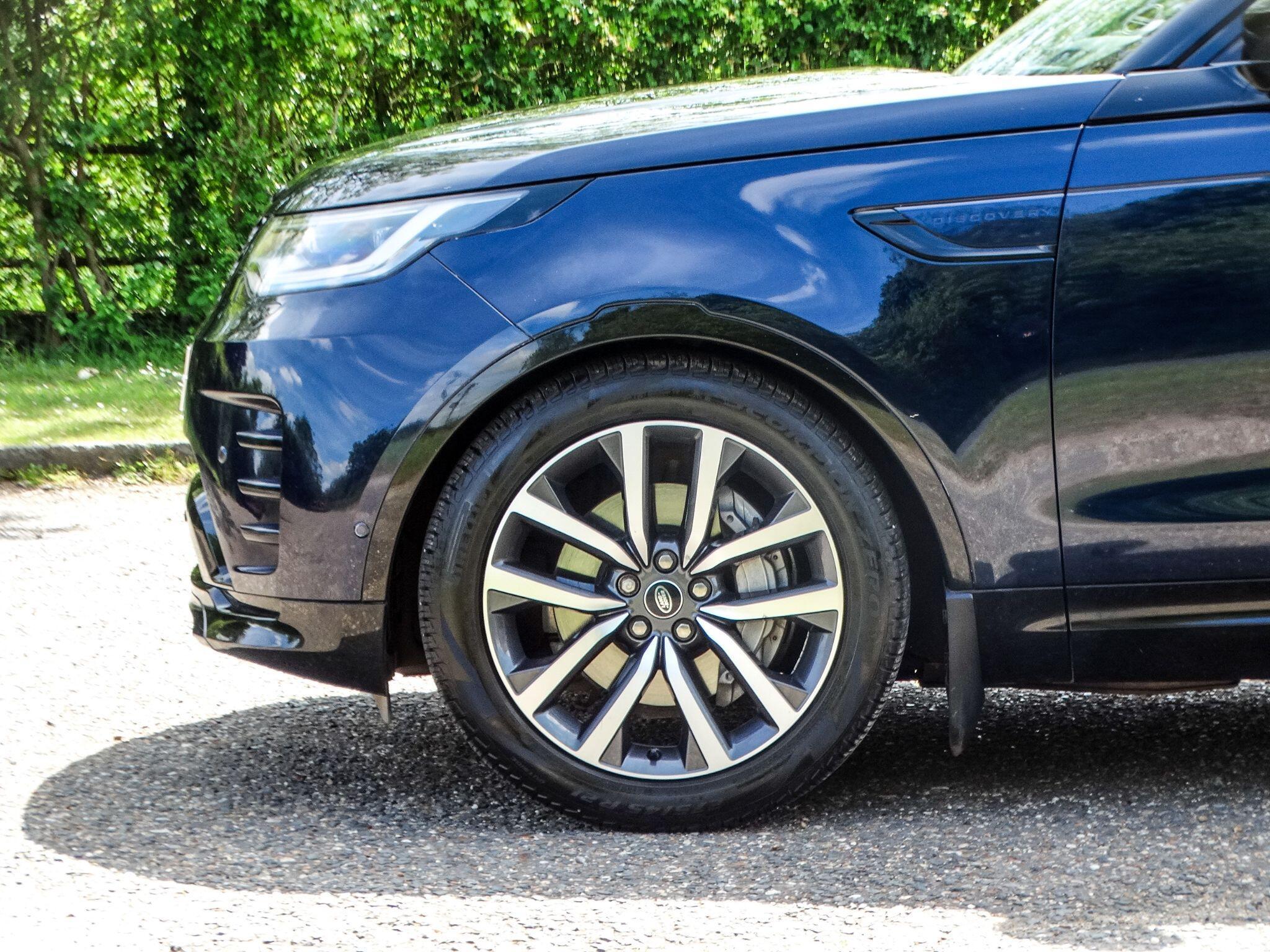 Land Rover Discovery 3.0 D300 MHEV R-Dynamic SE SUV 5dr Diesel Auto 4WD Euro 6 (s/s) (300 ps) — photo 5