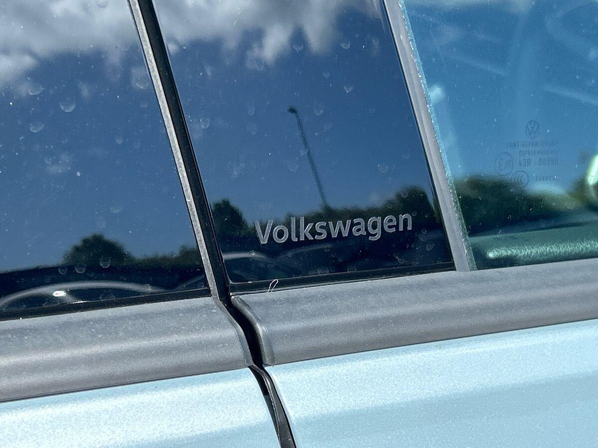 Volkswagen Golf Photo at-b0f1c90212e3492a99cf10257a8420d4.jpg