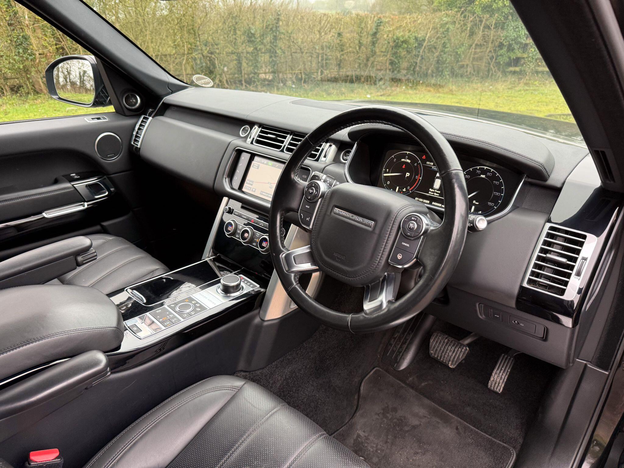 Land Rover Range Rover 3.0 TD V6 Vogue Auto 4WD Euro 6 (s/s) 5dr — photo 16