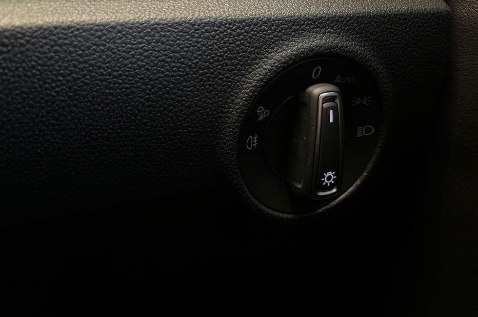 Volkswagen T-Roc Photo at-b121442c50e642ff863386b7537d3805.jpg