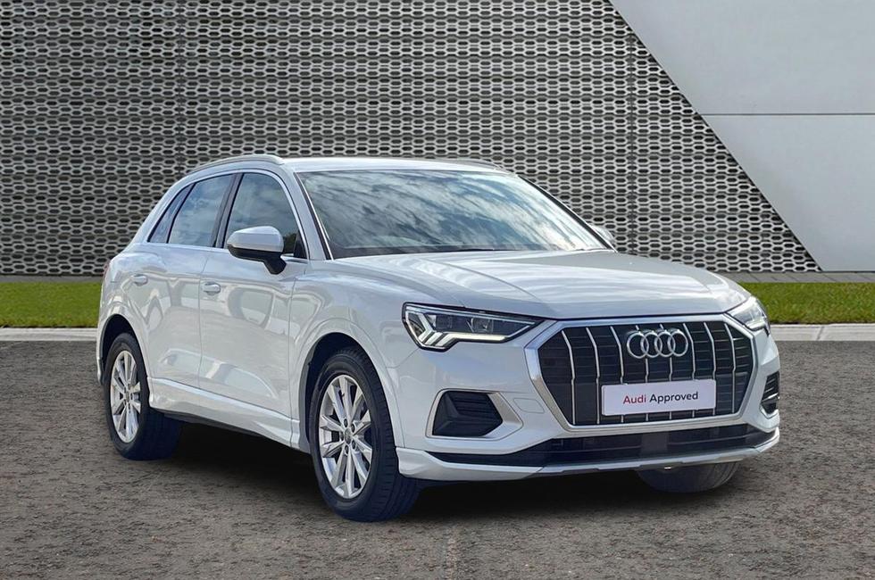 Audi Q3 Photo at-b138012a846a4e0c99b55e197dd15669.jpg