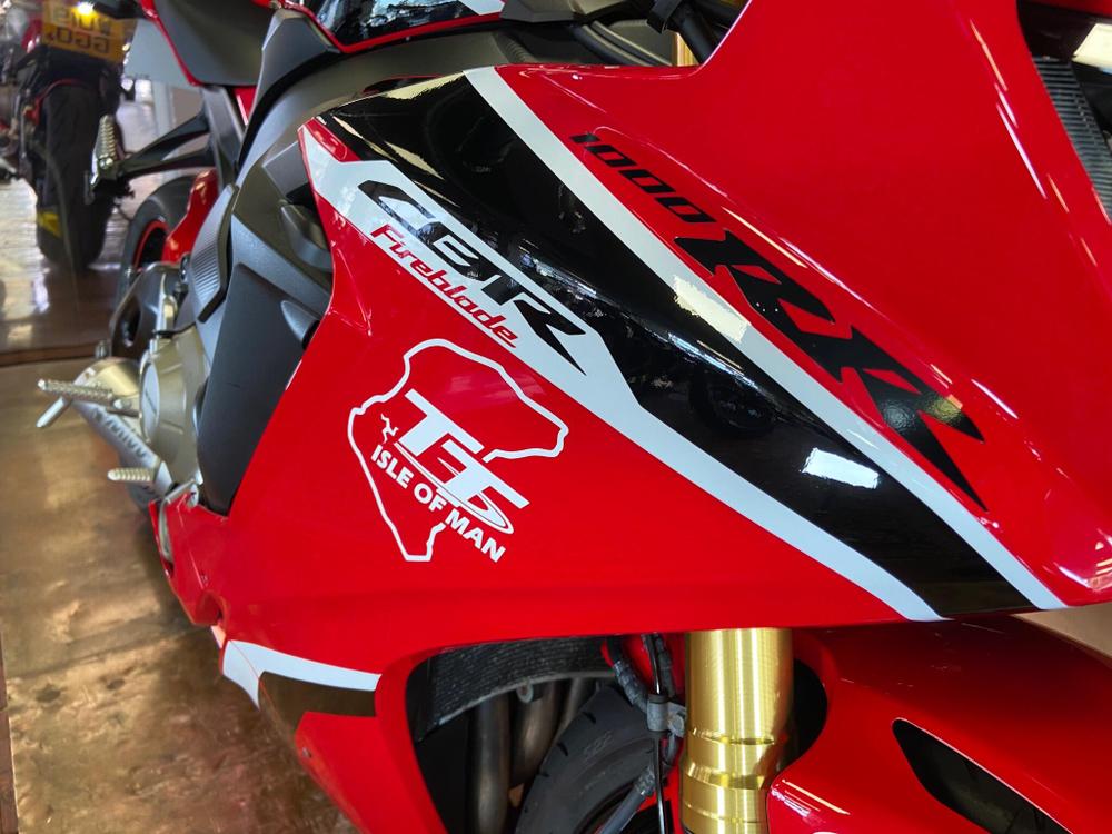Honda CBR1000RR Fireblade Photo at-b14b113e6ec14a328e10b94653375b0a.jpg