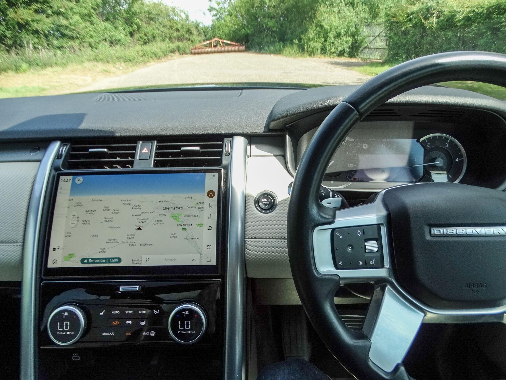 Land Rover Discovery 3.0 D300 MHEV R-Dynamic SE SUV 5dr Diesel Auto 4WD Euro 6 (s/s) (300 ps) — photo 8