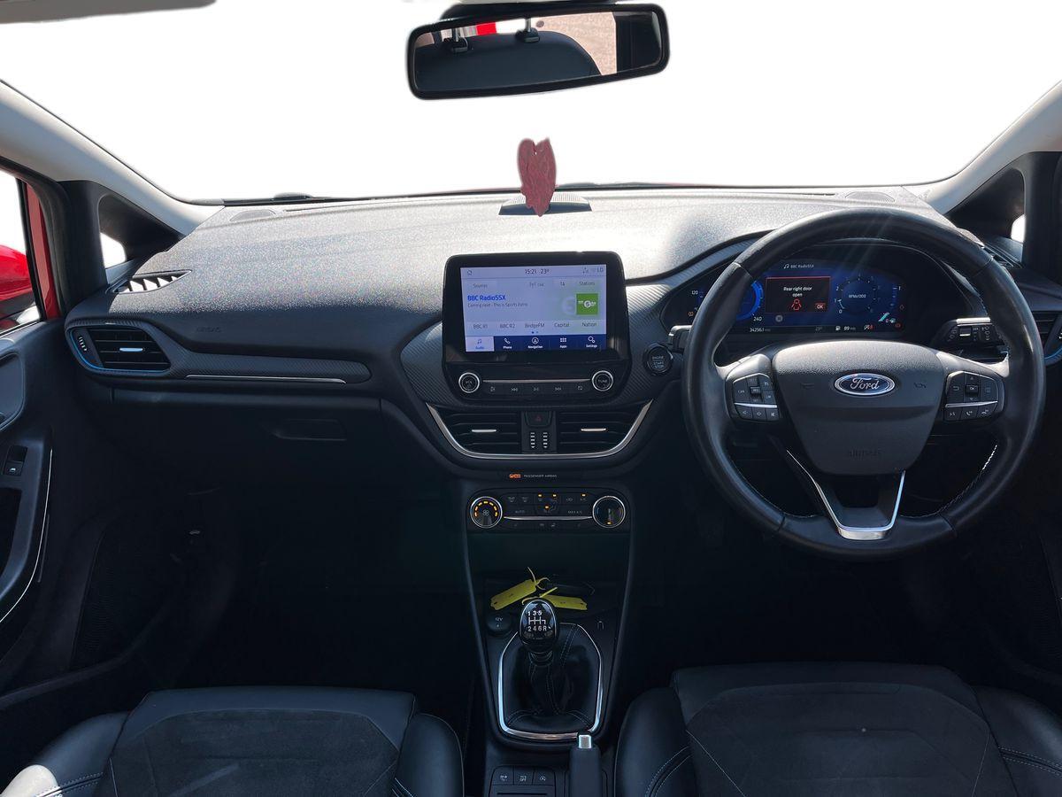 Ford Fiesta Photo 9