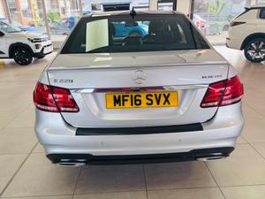 Mercedes-Benz E Class Photo 5