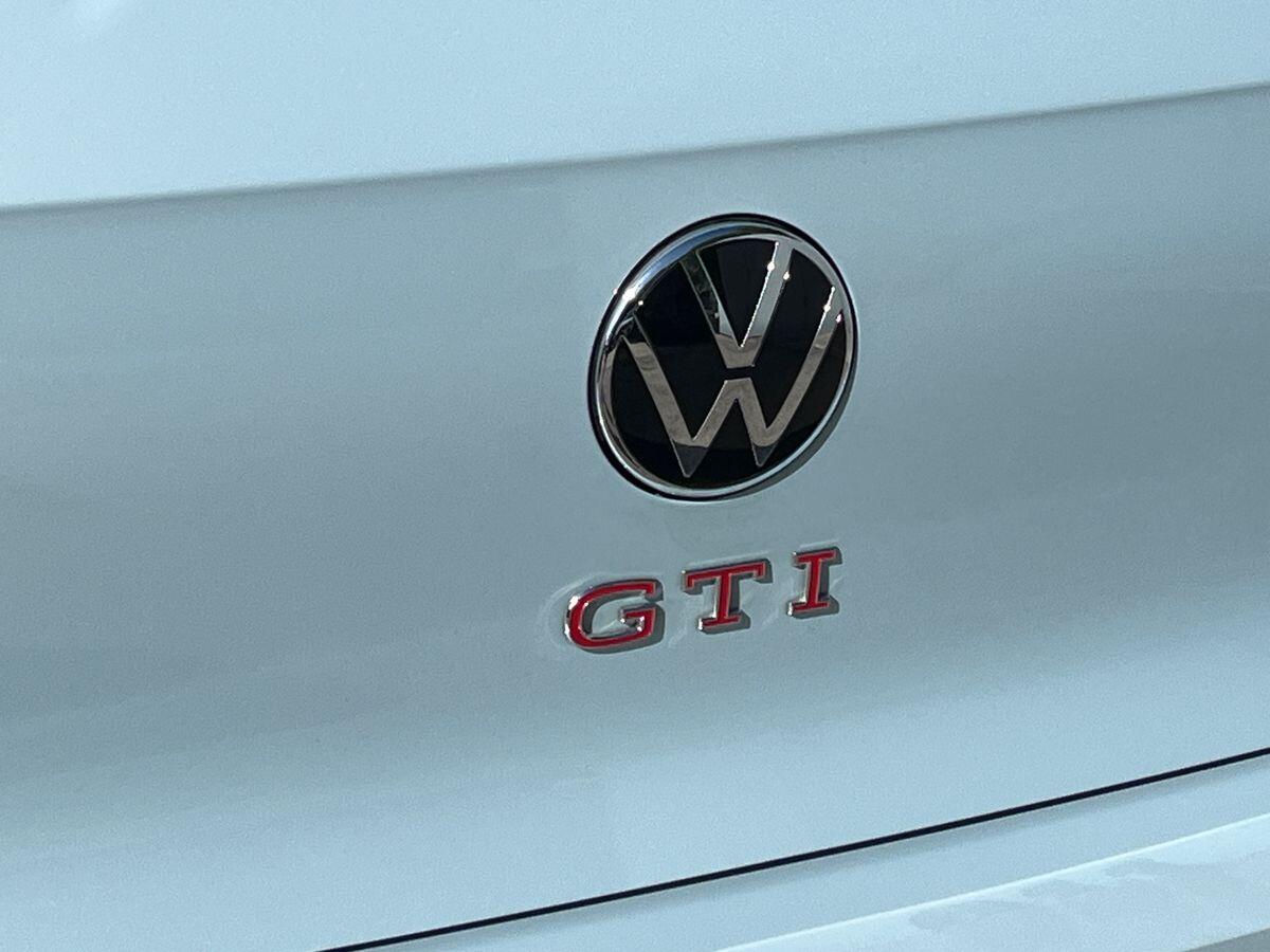 Volkswagen Golf Photo at-b1afacce860c4621ac2c495971bcb710.jpg