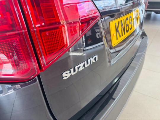 Suzuki Vitara Photo at-b1c5aef72aea4e9cb4c9f8cd6b7d78c1.jpg