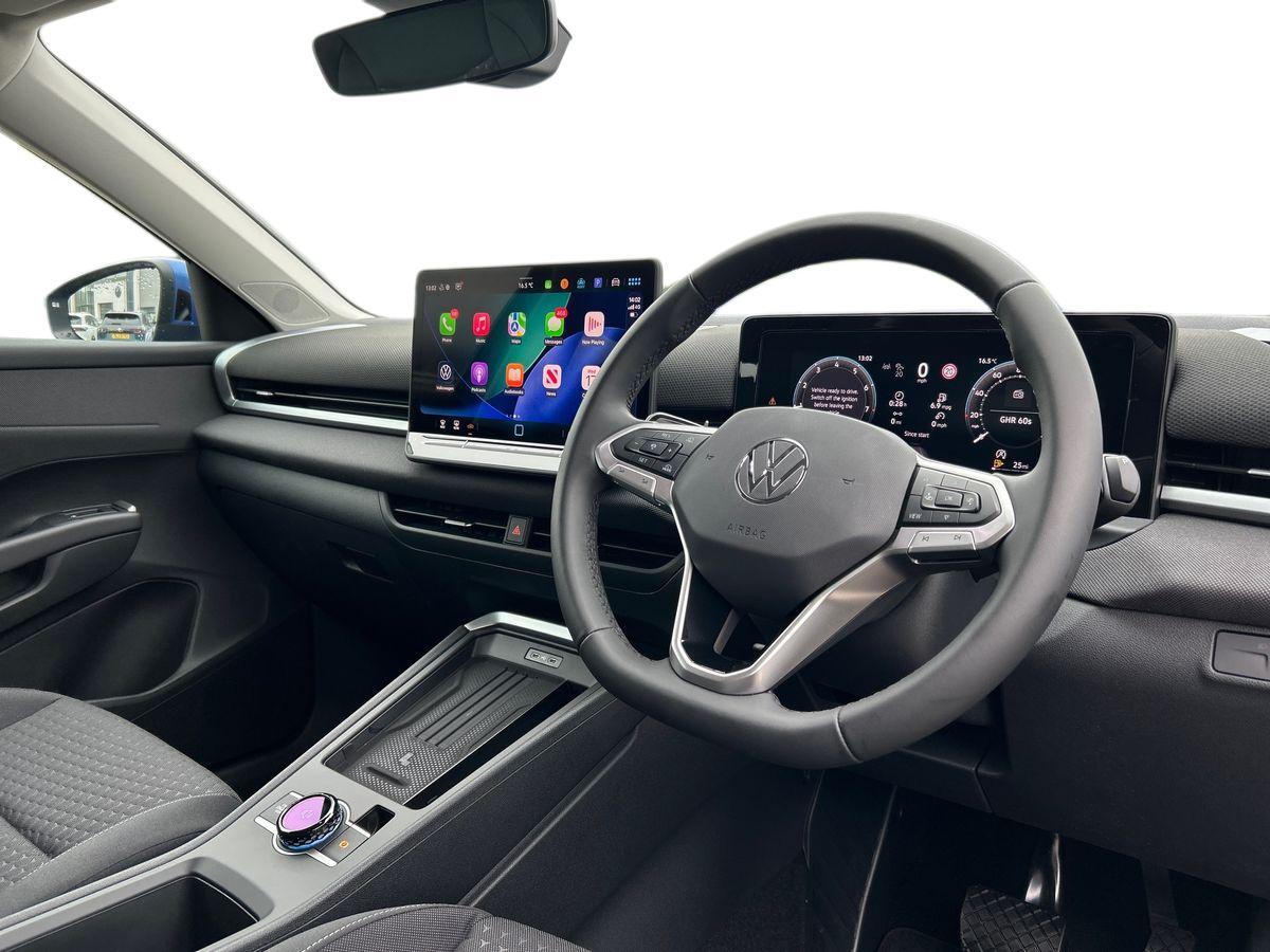 Volkswagen T-Roc Photo at-b1d02bcaeb01410c9a3d2622c570f122.jpg