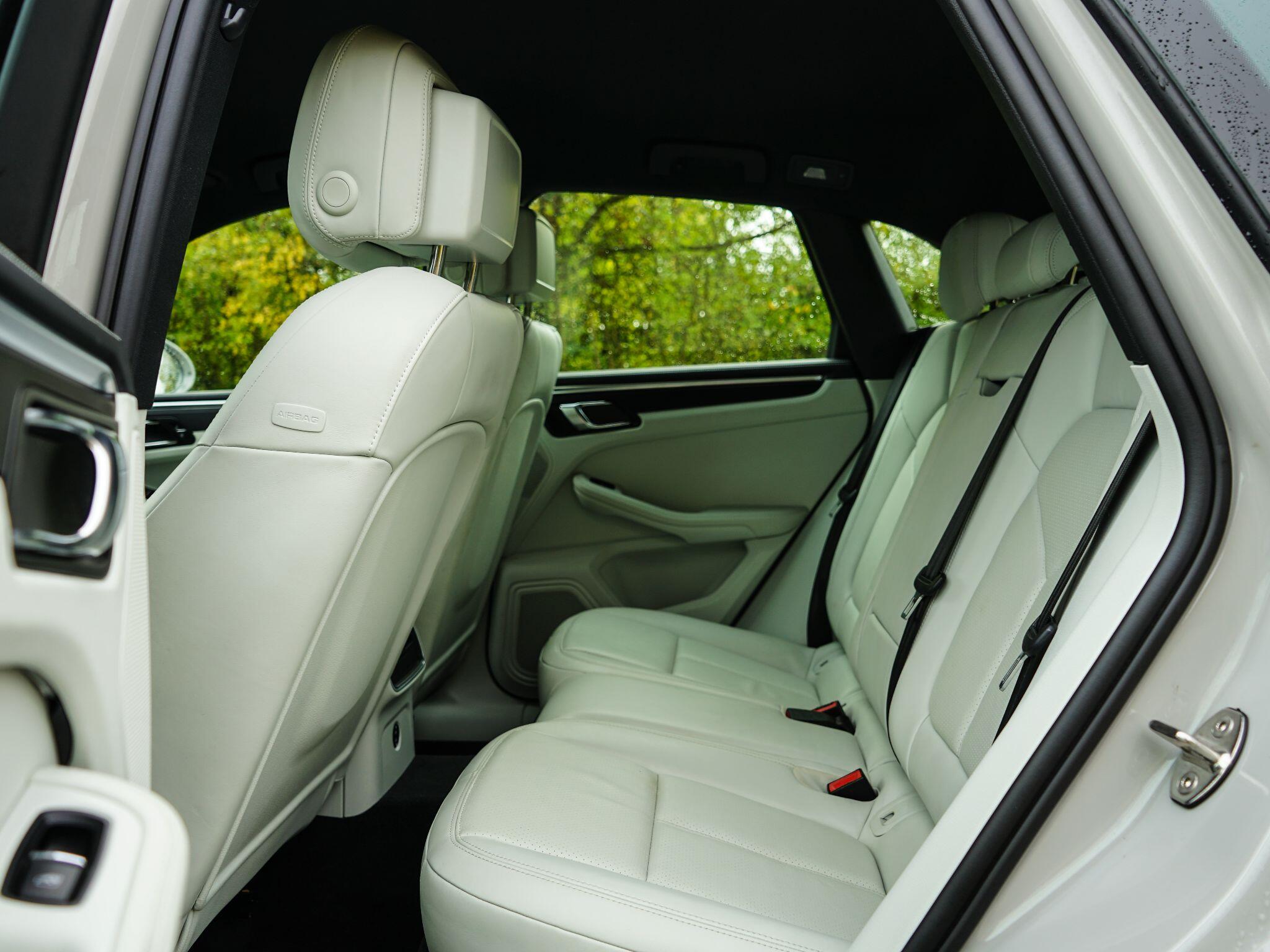 Porsche Macan 2.0T PDK 4WD Euro 6 (s/s) 5dr — photo 14