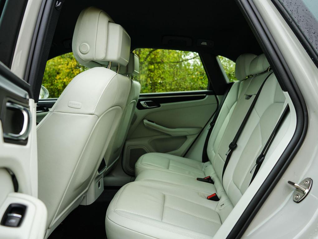 Used Porsche Macan LX72PFK 14