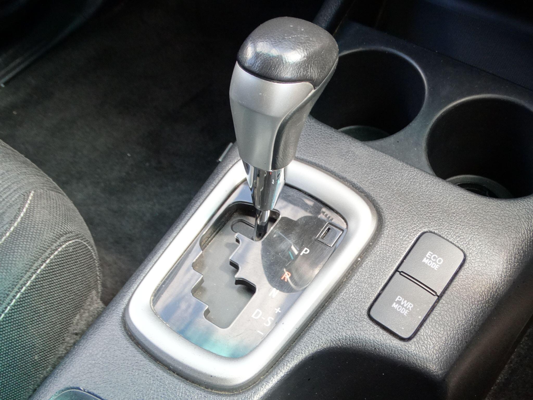 Toyota Hilux 2.4 D-4D Icon Auto 4WD Euro 6 (s/s) 4dr — photo 29