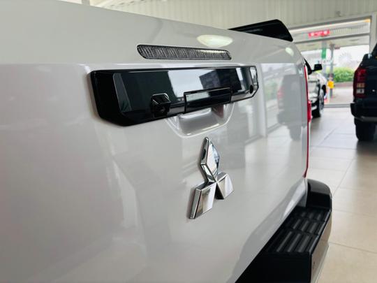 Mitsubishi L200 Photo at-b2640849477a4dc6b77a3440e67c76e6.jpg