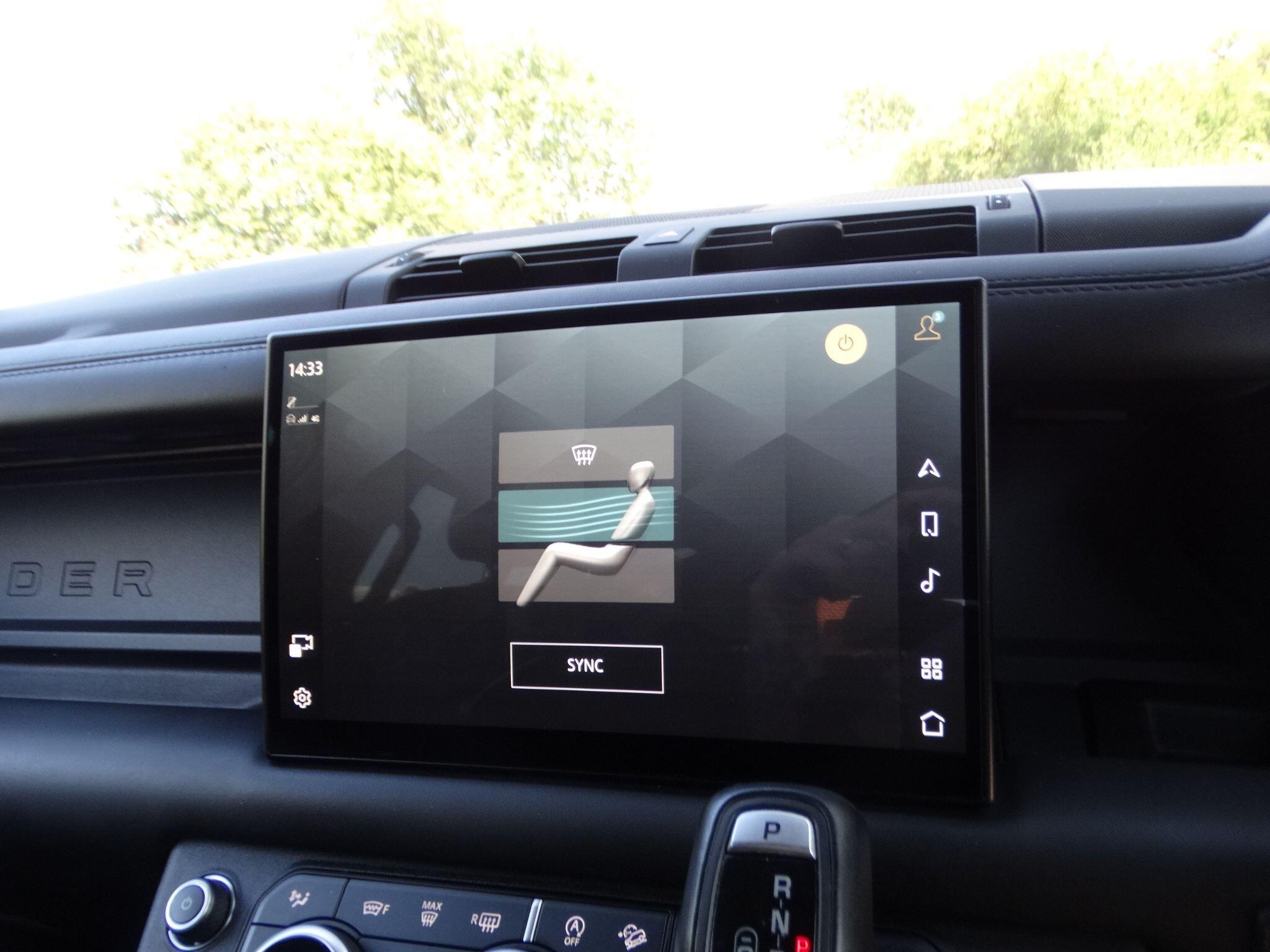 Land Rover Defender 110 3.0 D300 MHEV X-Dynamic HSE Auto 4WD Euro 6 (s/s) 5dr — photo 32