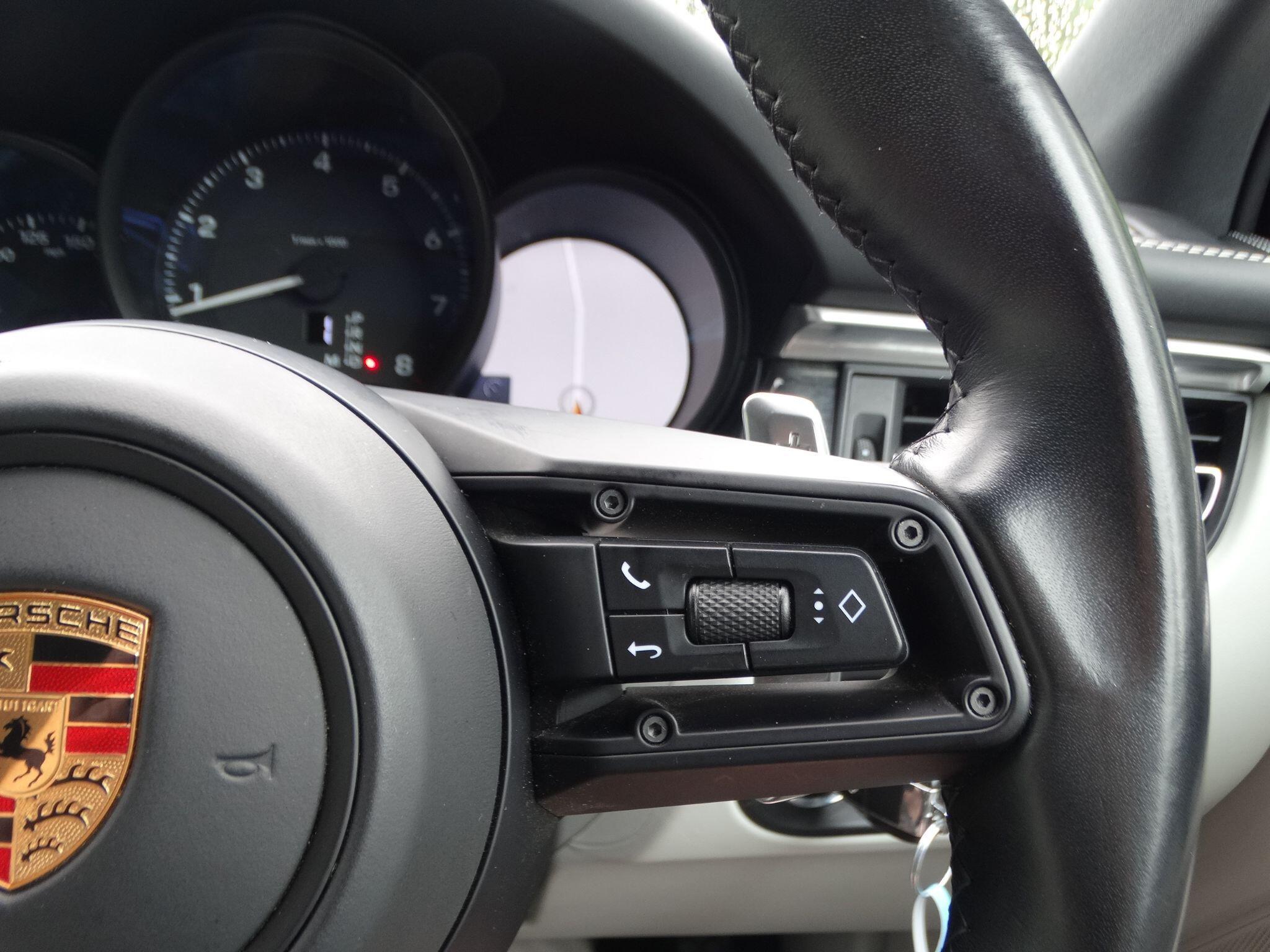 Porsche Macan 2.0T PDK 4WD Euro 6 (s/s) 5dr — photo 37