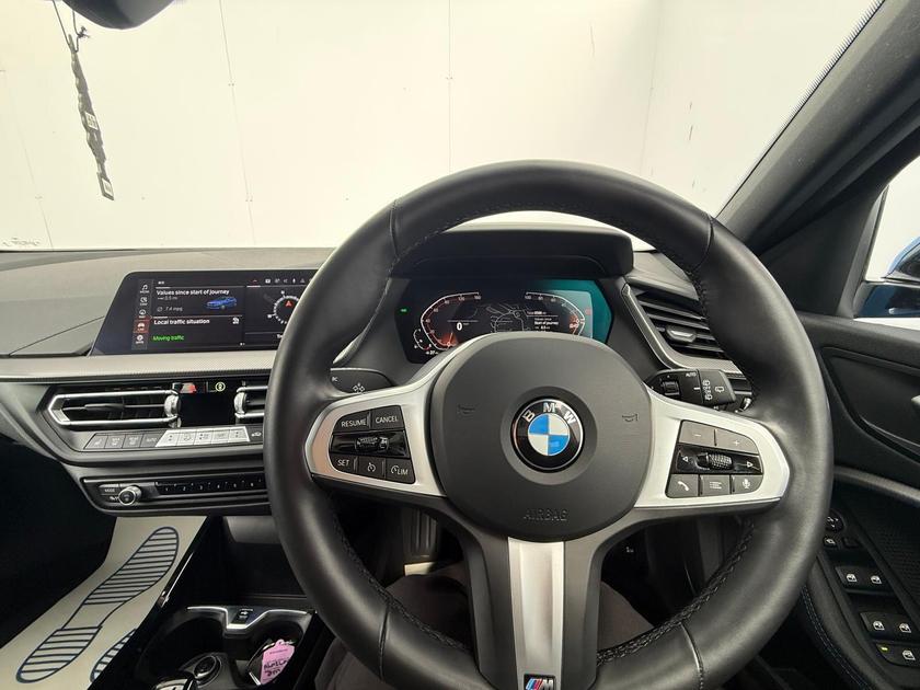 BMW 1 Series Photo at-b2a919ce9ba14fddac80a01c55988731.jpg