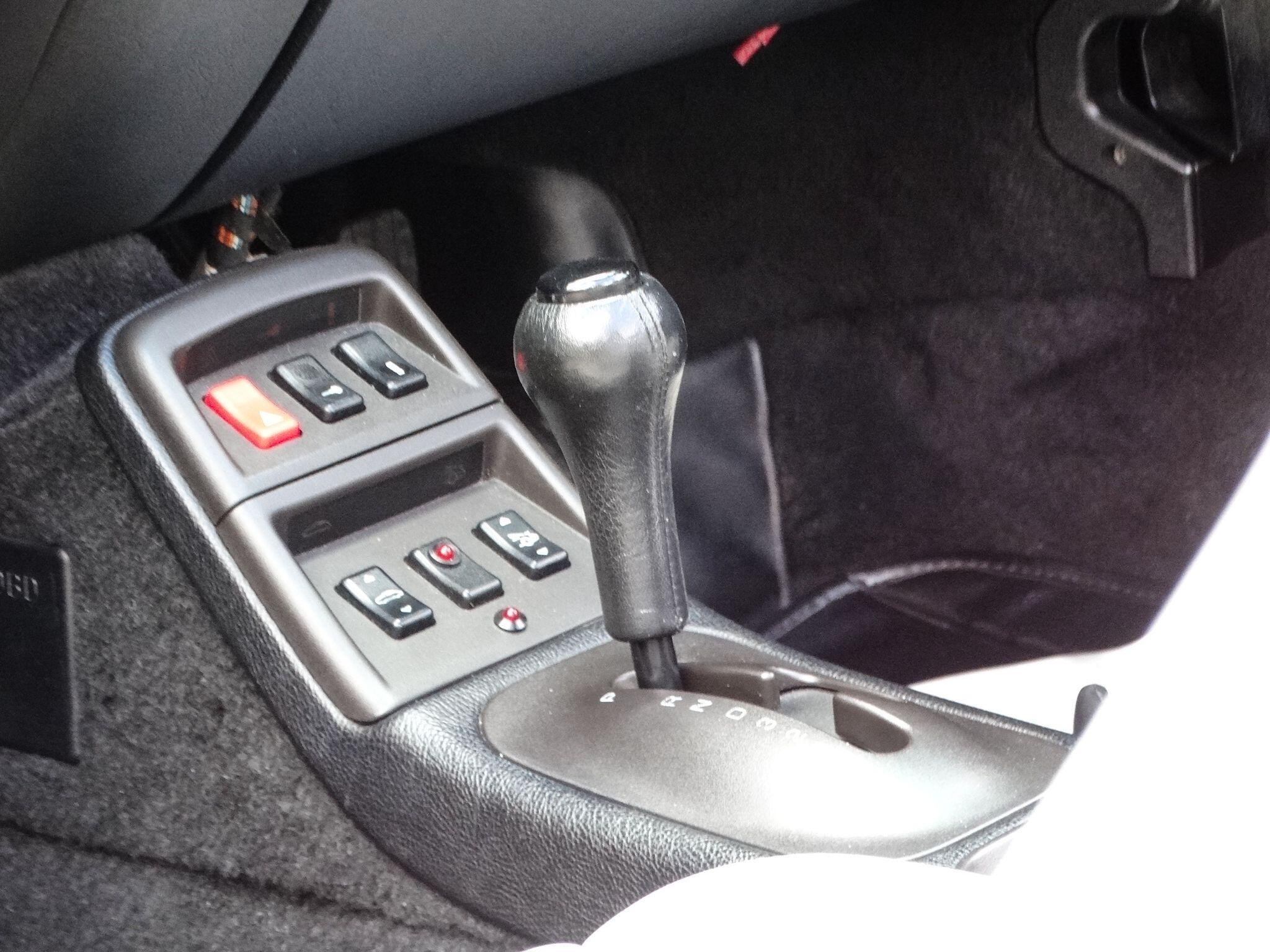 Porsche 911 3.6 993 Carrera Cabriolet Tiptronic S 2dr — photo 17