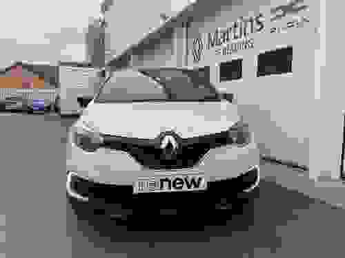 Renault Captur Photo at-b2c88f506fee47849795cdbcb757f2e5.jpg