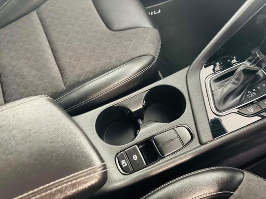 Kia Niro Photo at-b2d4307de5cd4edf8ba4f1467bf1b1bc.jpg