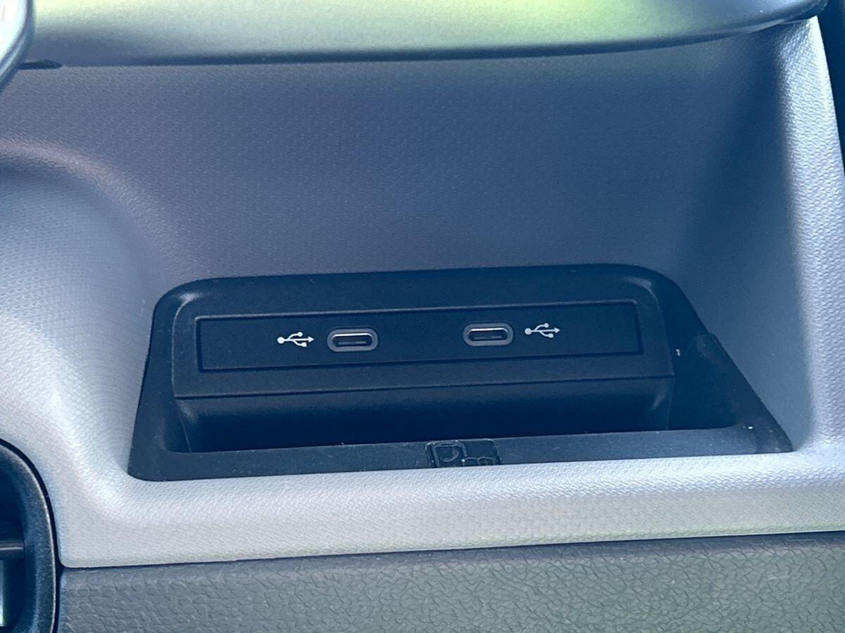 Volkswagen ID. Buzz Photo at-b2ff533bd458411d8bd6a96f3baac4a1.jpg