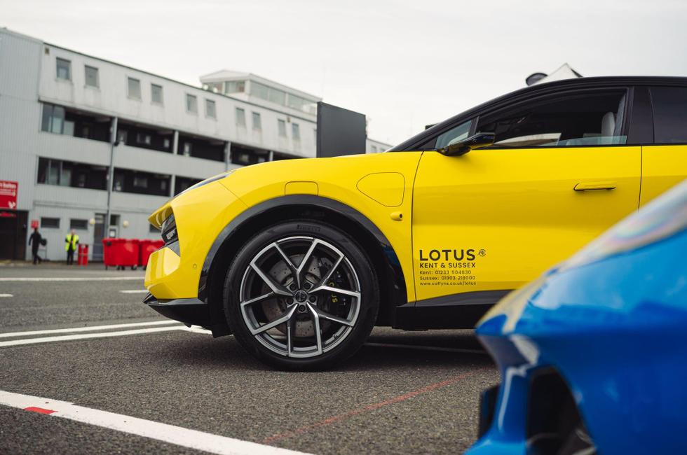 LOTUS Emira Photo at-b32c968ff1b3417cbd0be7a25e3544db.jpg