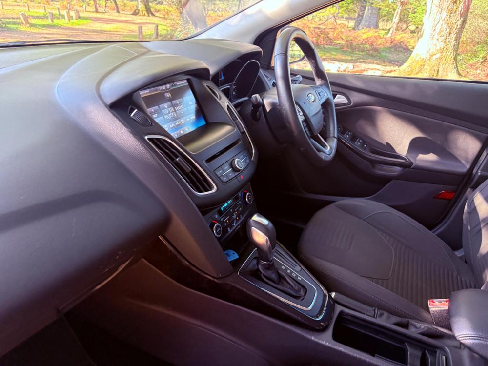 Ford Focus Photo at-b350613e550b4fcba933febb26ea39d8.jpg