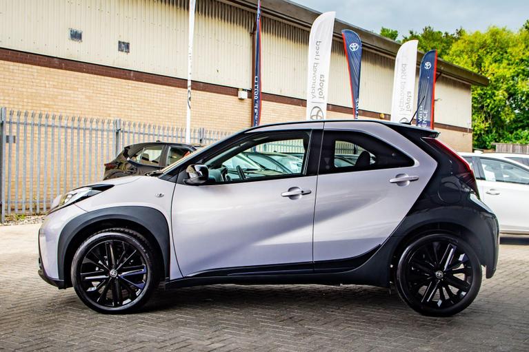 Used Toyota Aygo X YA25VZO 11