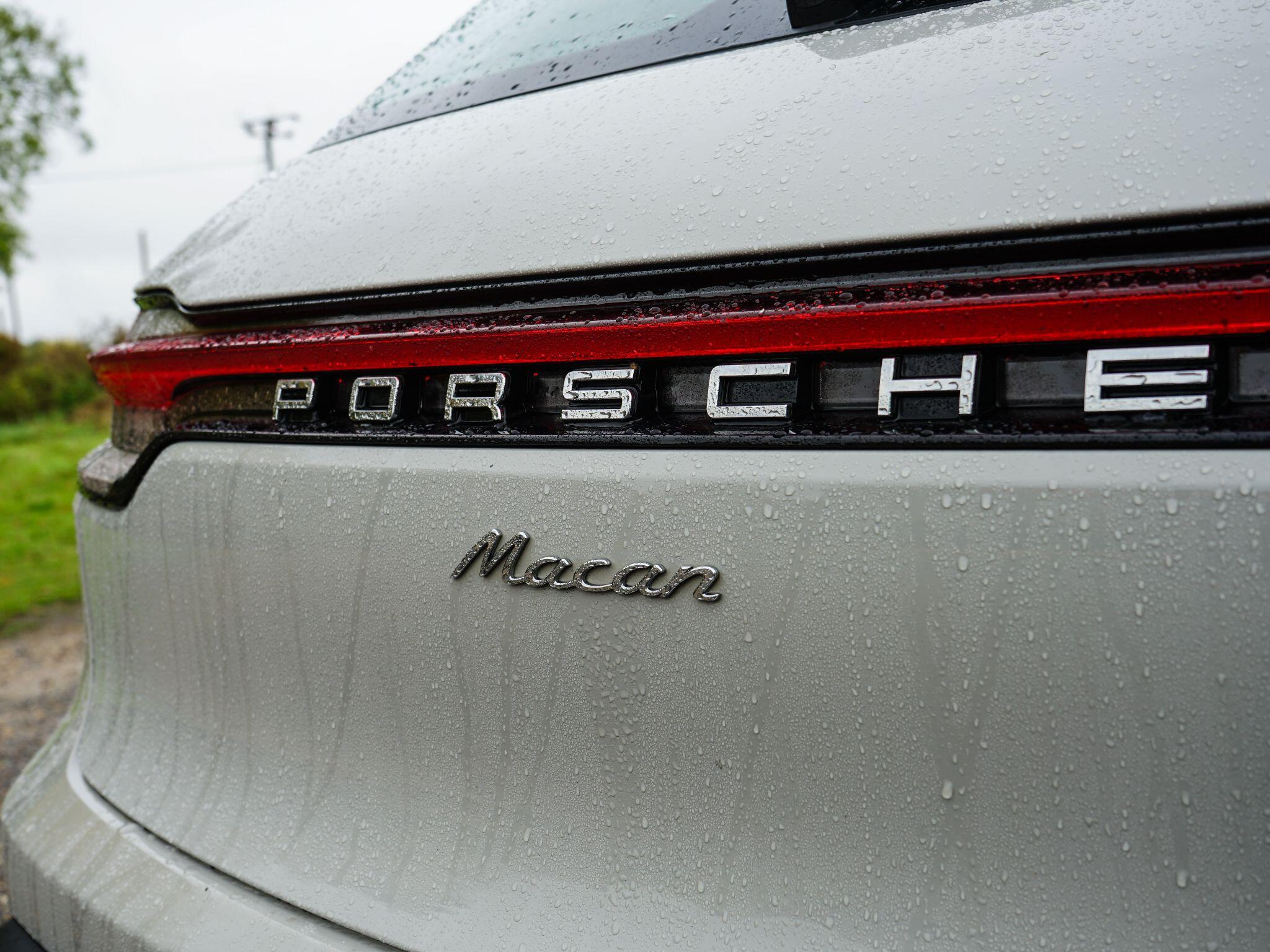 Porsche Macan 2.0T PDK 4WD Euro 6 (s/s) 5dr — photo 12
