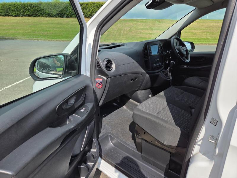 Mercedes-Benz Vito Photo at-b39825b8ee254bfabec2c43ee7fbf4a9.jpg
