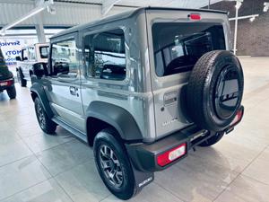 Suzuki Jimny Photo 2
