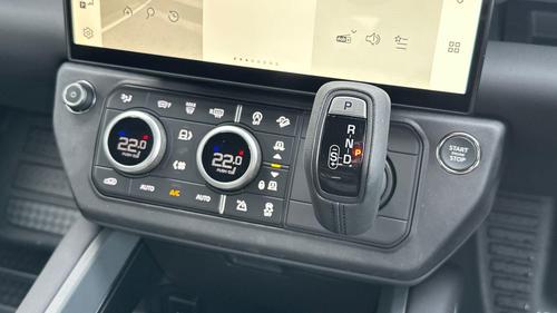 Land Rover Defender Photo at-b3c191cd3fe346a68a1156d073a992b0.jpg
