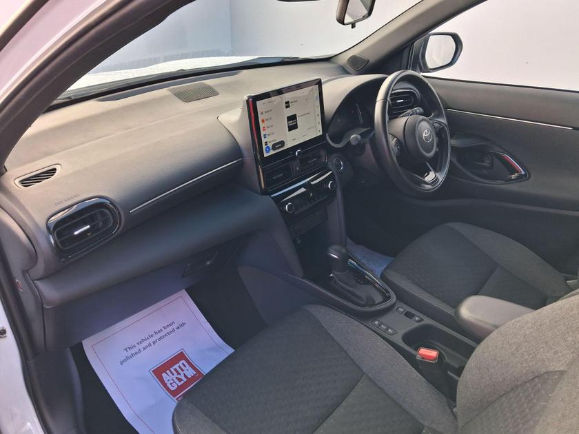 Toyota Yaris Cross Photo at-b3d230d81cab42ab9128cbfe7caecd64.jpg