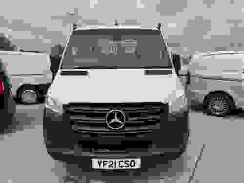 Mercedes-Benz Sprinter Photo at-b3d2b4bbef87411f9b212e9142cdb64f.jpg