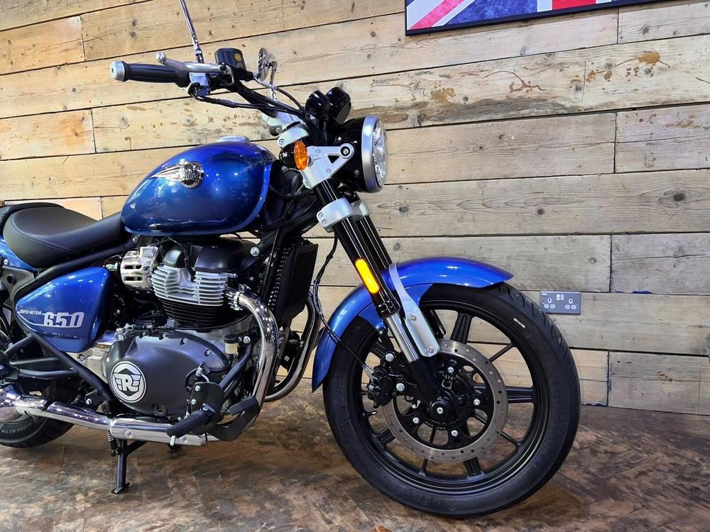 Royal Enfield Super Meteor 650 Photo at-b3de45a5e3224695913793fcd3bcb469.jpg