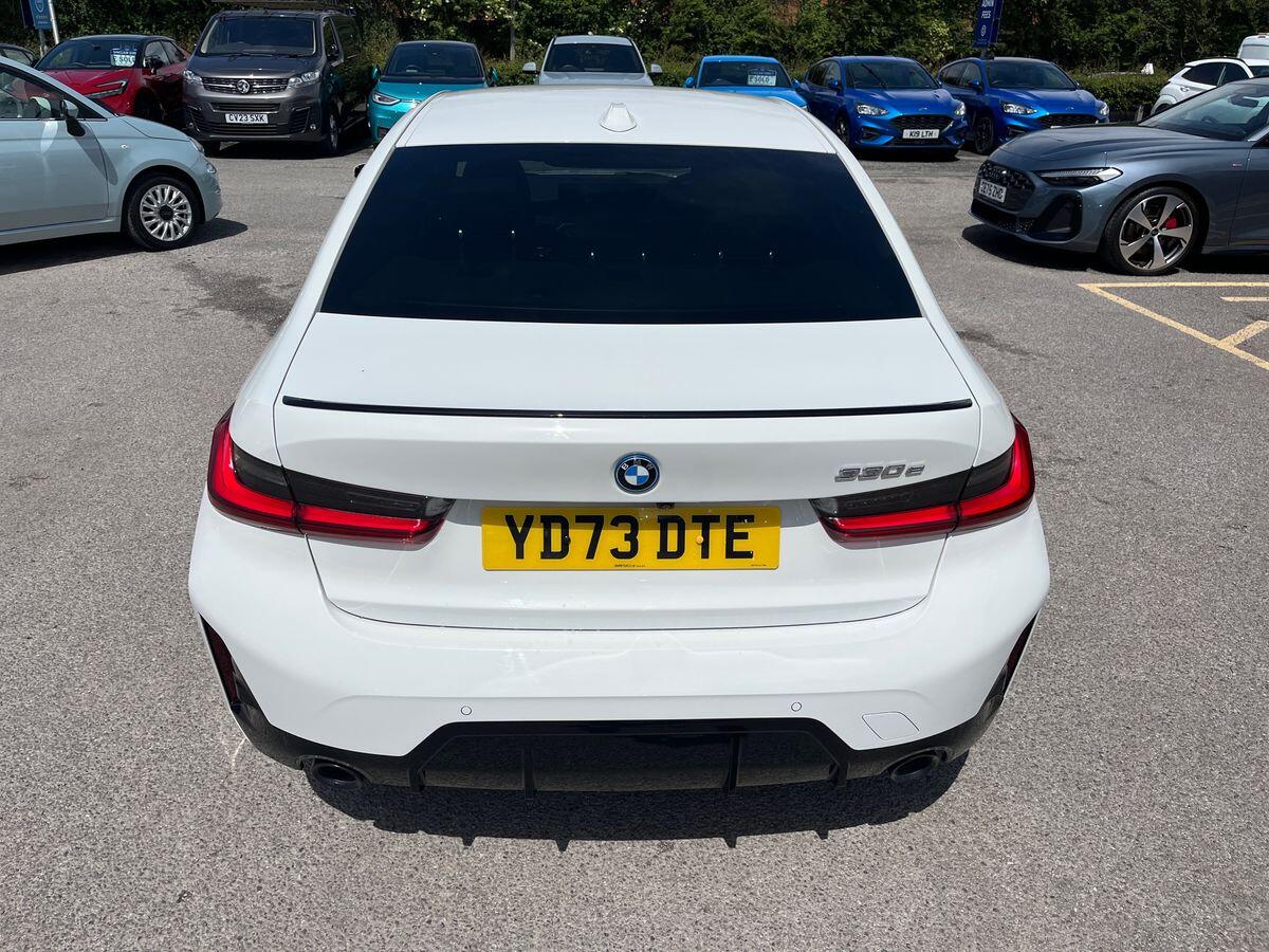 BMW 3 Series Photo 38