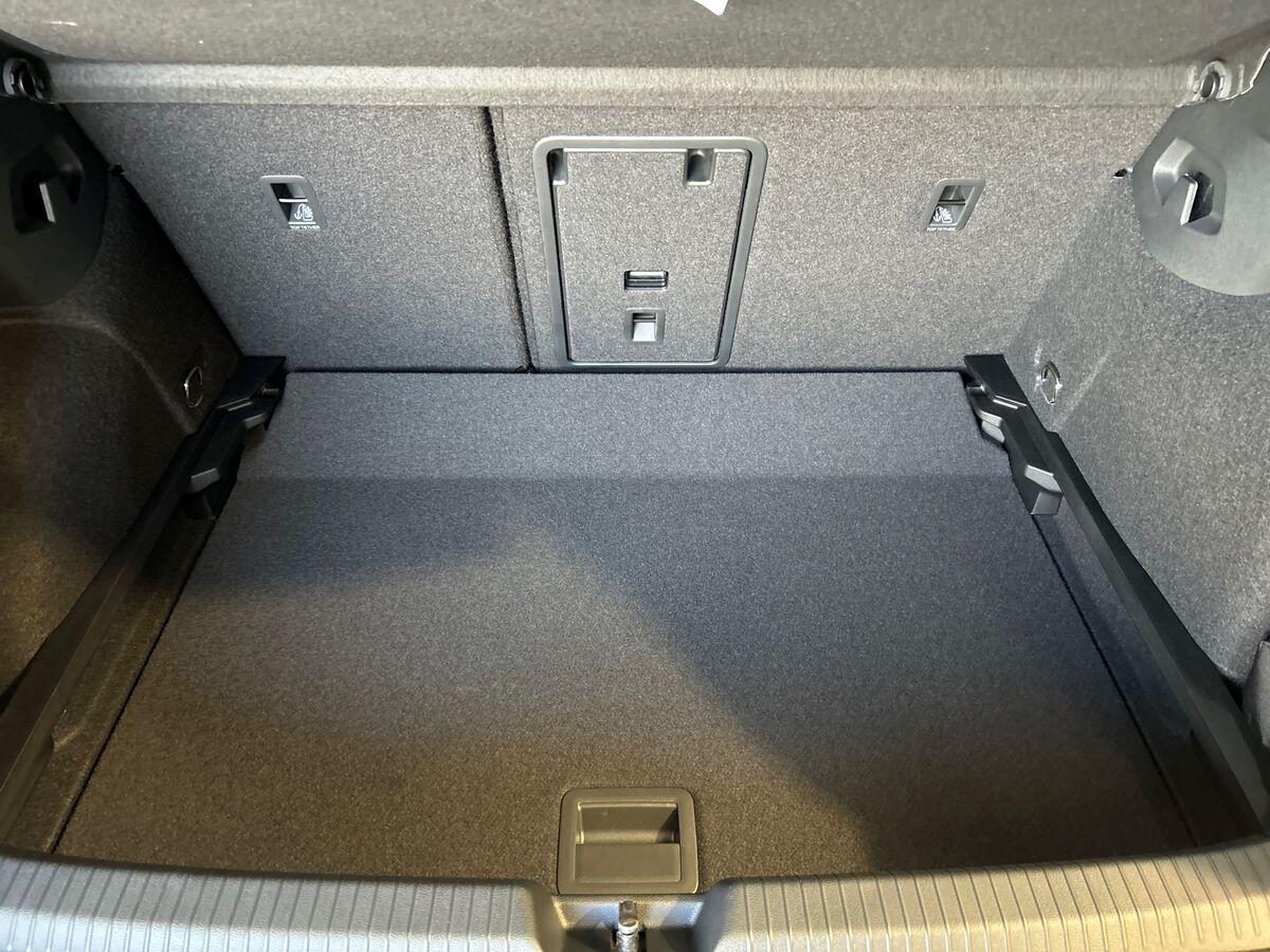 Volkswagen Golf Photo at-b4d12bf3f16646cb8bb91631d8f9a708.jpg