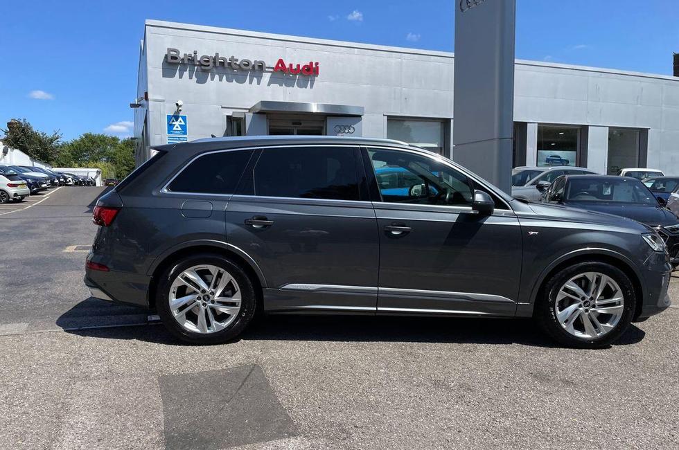 Audi Q7 Photo at-b4df2516d22d490dad8494ba515e9bdd.jpg
