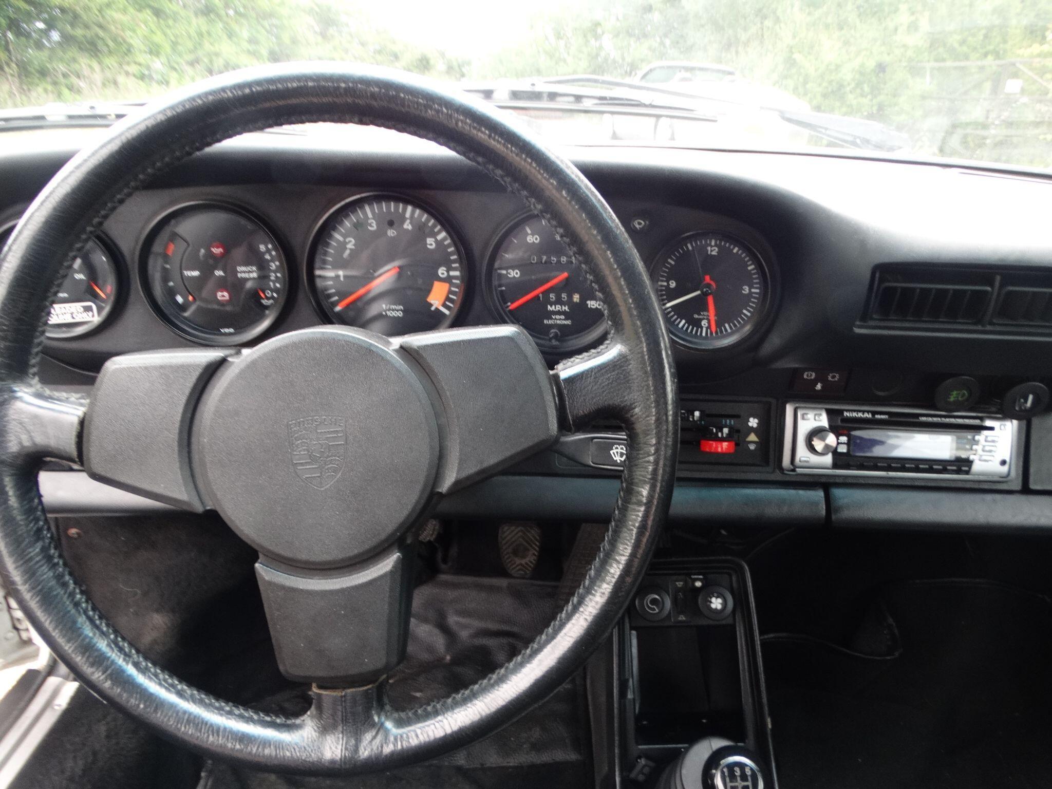 Porsche 911 3.6 993 Carrera 4 Cabriolet 2dr Petrol Manual AWD (272 bhp) — photo 7