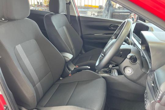 Hyundai i20 Photo at-b5680e6f64ff4f6bb019db441aadc19f.jpg